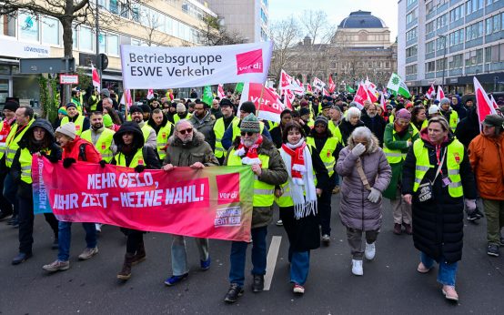 verdi Demonstration zum Kranzplatz zur Hauptkundgebung.