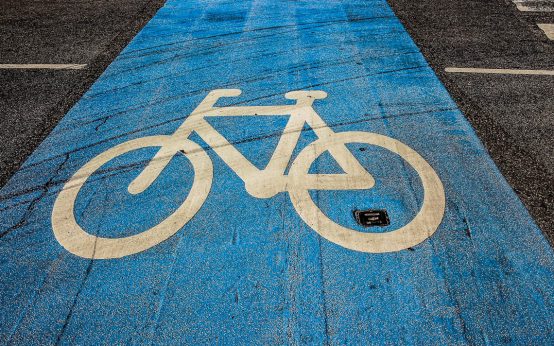 Radweg auf der Rheinstraße.