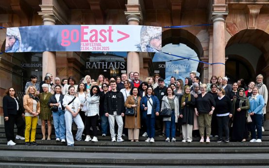 FIT-Kid Zertifikatsverleihung . Gruppenfoto auf der Rathaustreppe