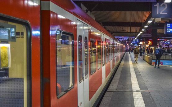 Symbolbild – S-Bahn im Bahnhof ©Pixabay
