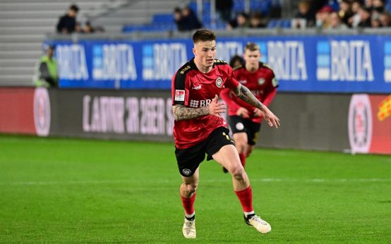 Franko Kovacevic im Trikot des SV Wehen Wiesbaden: Nach 26 Spielen und vier Toren zieht es den Stürmer zurück nach Slowenien.