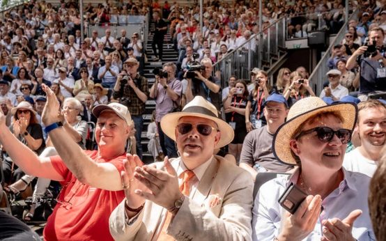 Besucher auf dem Hessentag in Bad Vilbel.