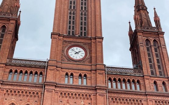 Turmuhr der Marktkirche steht still. Blitz-Einschlag zur technischen Störung.