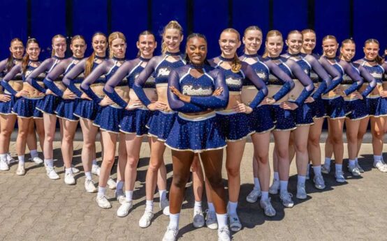 Phantoms Cheerleader möchten zur WM und sammeln Geld.