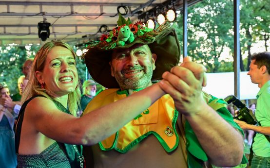 Waldschrat und Bembelfee eröffnen das Fichter Waldfest auch dieses Jahr.