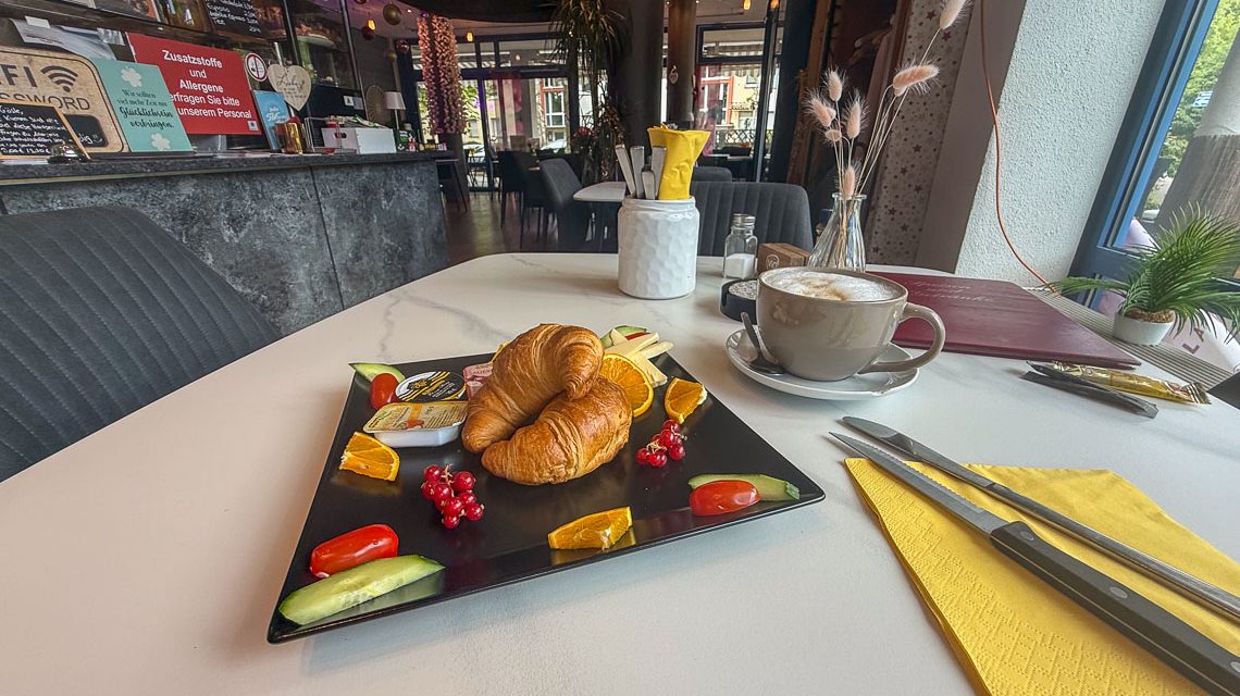 Frühstück im Cafe Sonderbar, Warum nicht.