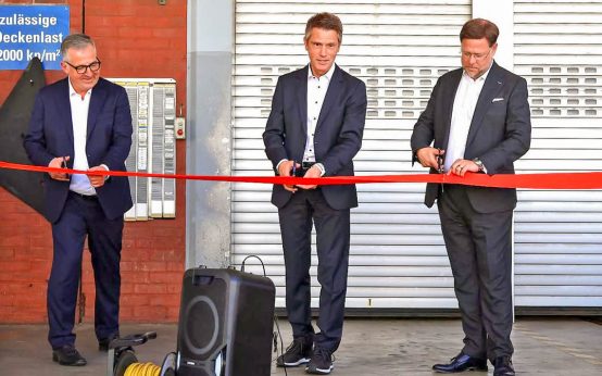 Jörg Kreutzer, ISW-Geschäftsleiter, Marcus Kraus, Geschäftsführer ECO3 Wiesbaden und Christian Tebroke, CEO ECO3-Gruppe, beim symbolischen Bandschnitt für die Errichtung der neuen RTO-Anlage