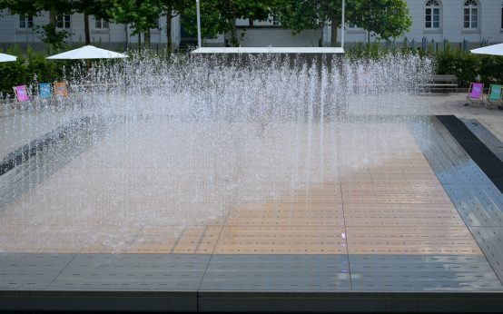 Play Fountain spridelt, im Moment jedoch ohne Kinder.