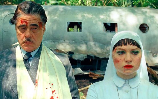 Benicio del Toro als Zsa-Zsa Korda in Wes Andersons „Der phönizische Meisterstreich“ – skurril, stilvoll und voller Starpower, zu sehen bei „Filme im Schloss“ im Schloss Biebrich.