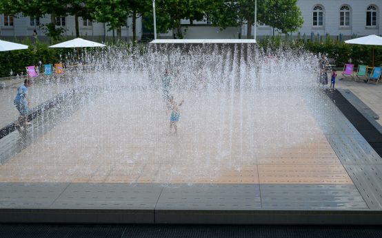Play Fountain sprudelt wieder.