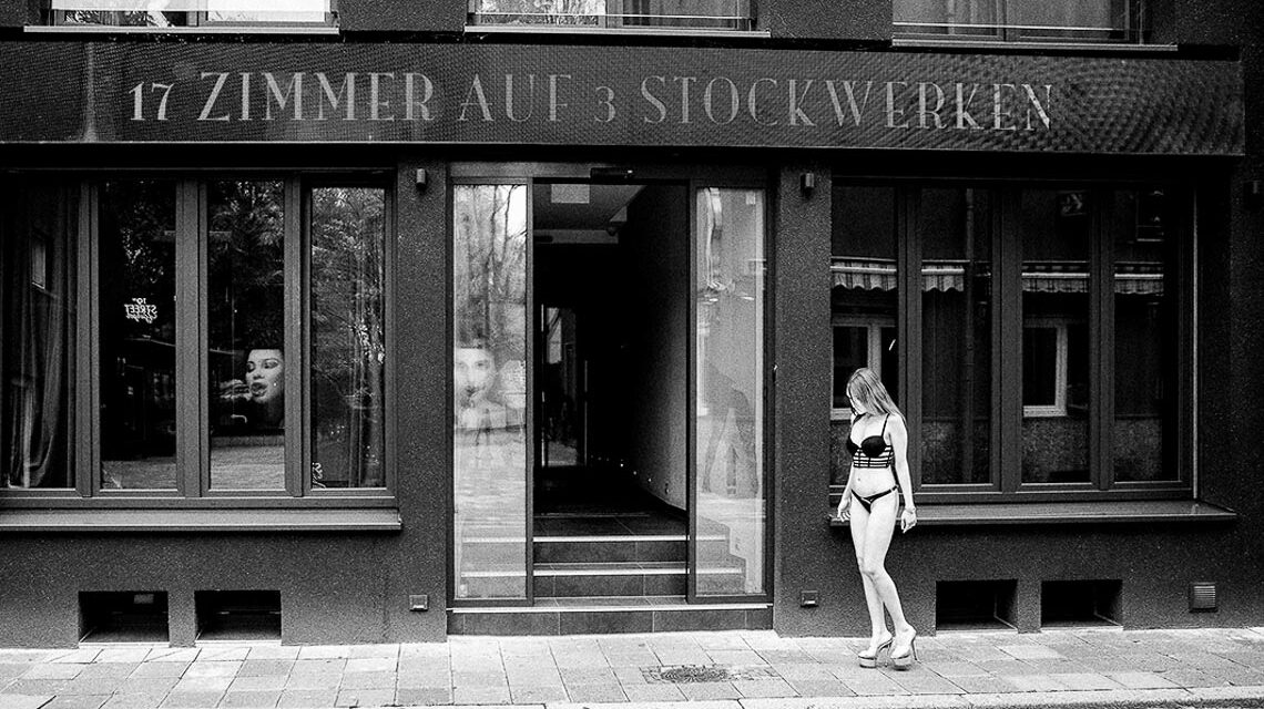 Hyp Yerlikaya und Bettina Flitner beleuchten Tabuthema Prostitution im Kunsthaus Wiesbaden